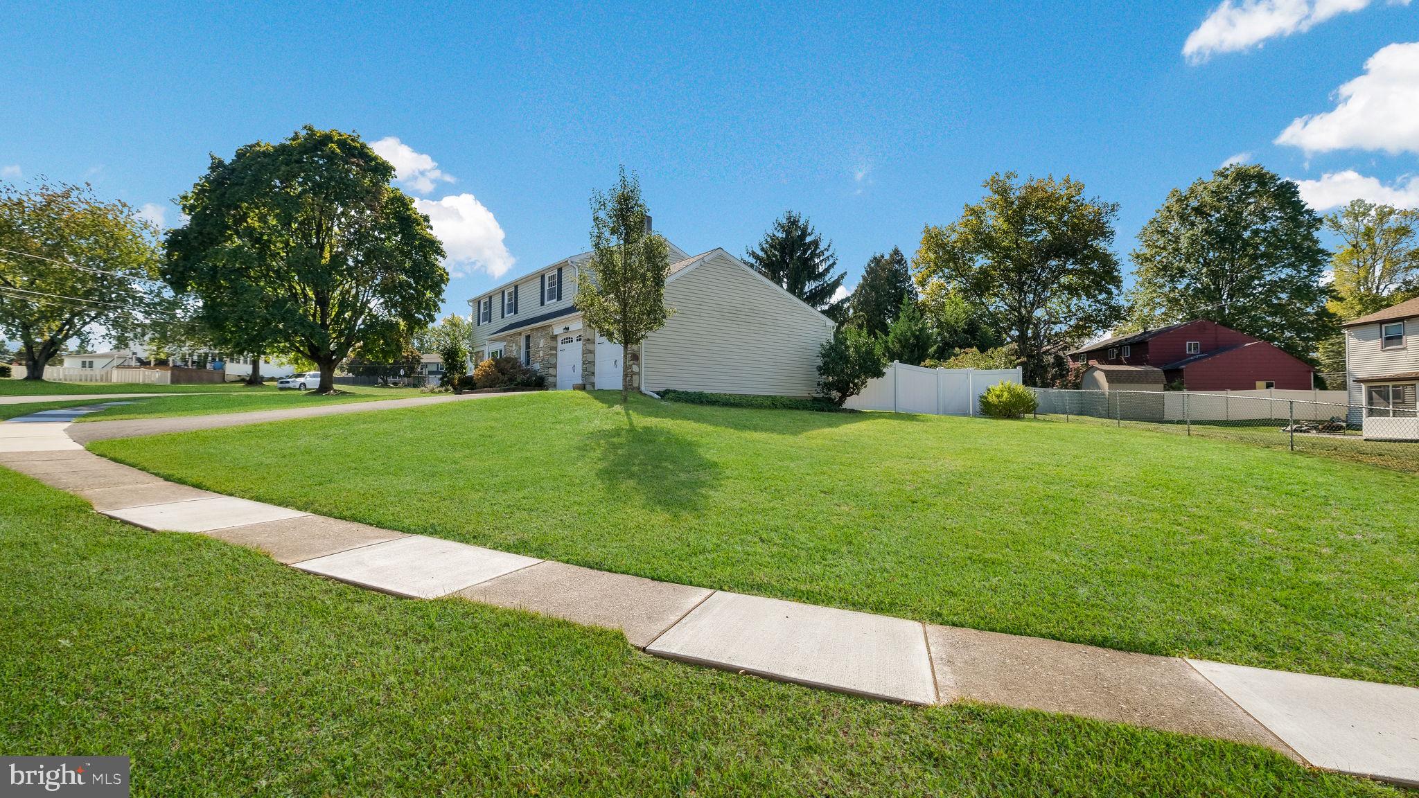 1384 Devon Road Warminster, PA 18974 - Photo 4 of 46