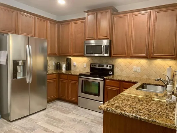 $2,295 | 2211 Carlisle Street, Bedford, TX 76021