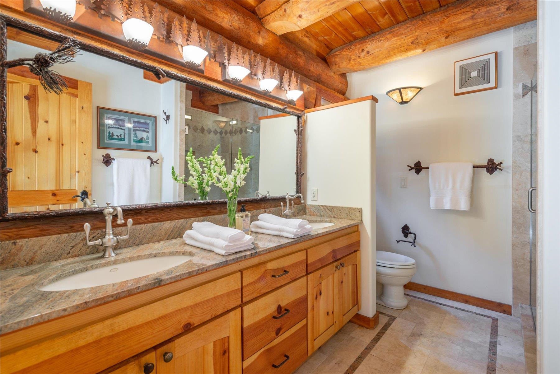 11485 Sitzmark Way Truckee, CA 96161 - Photo 14 of 28