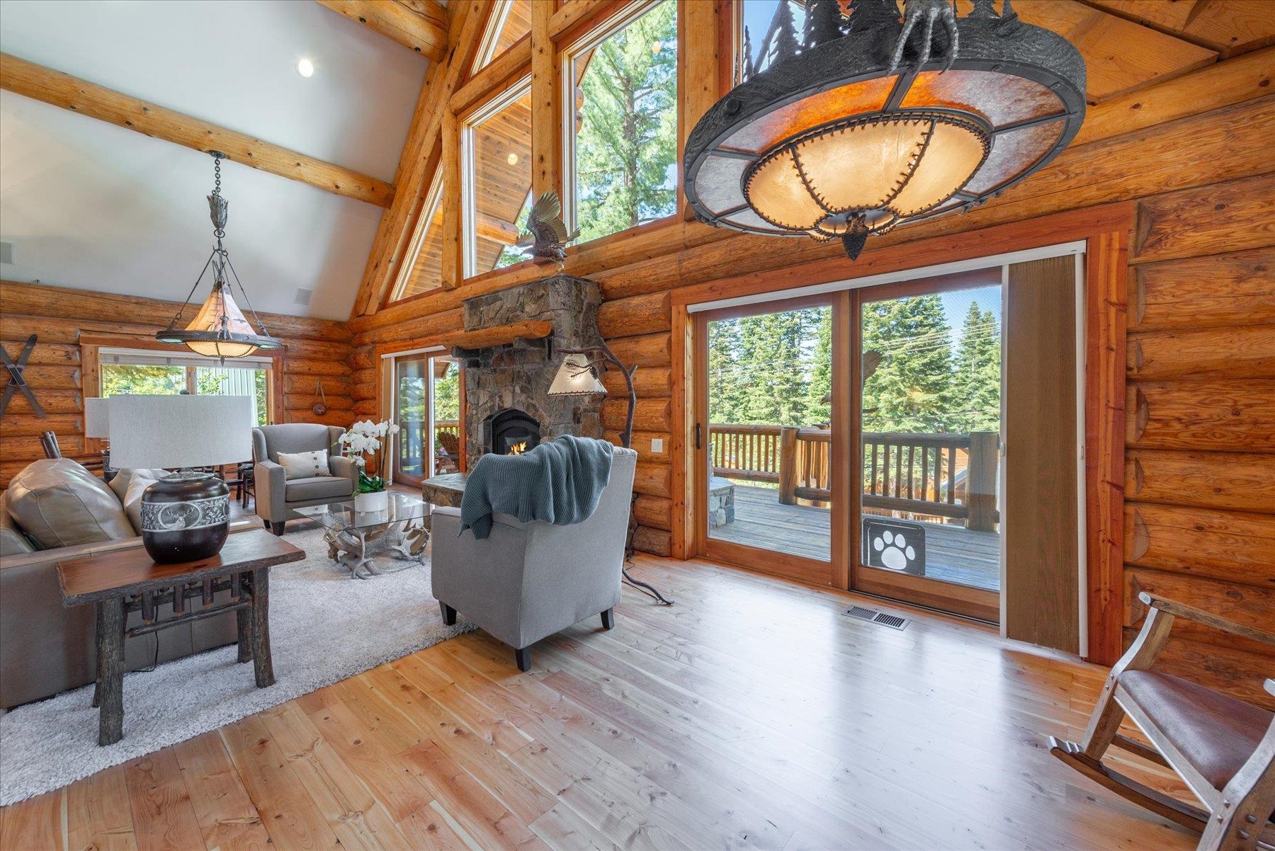11485 Sitzmark Way Truckee, CA 96161 - Photo 4 of 28
