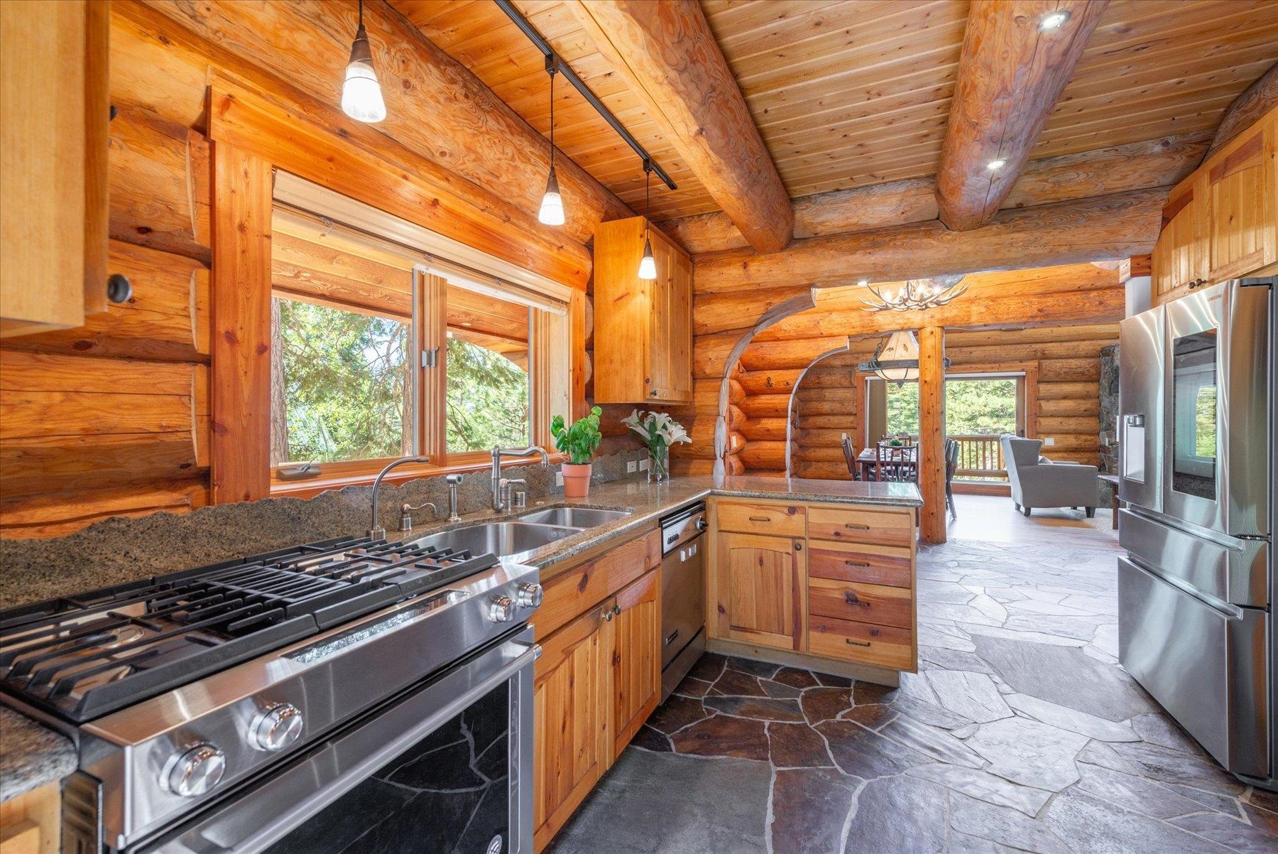 11485 Sitzmark Way Truckee, CA 96161 - Photo 8 of 28