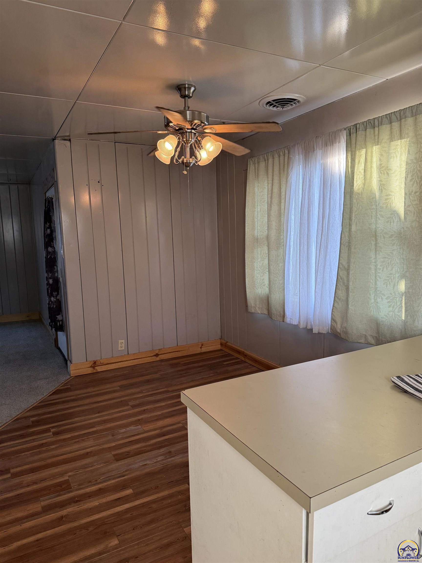 3505 Southwest 10th Avenue Topeka, KS 66604 - Photo 11 of 33