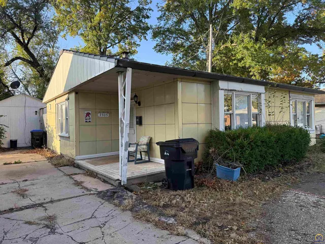 $120,000 | 3505 Southwest 10th Avenue, Topeka, KS 66604