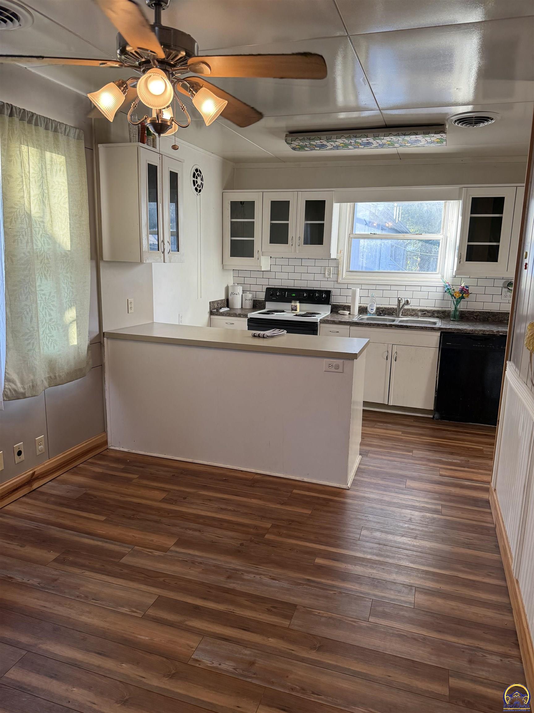 3505 Southwest 10th Avenue Topeka, KS 66604 - Photo 5 of 33