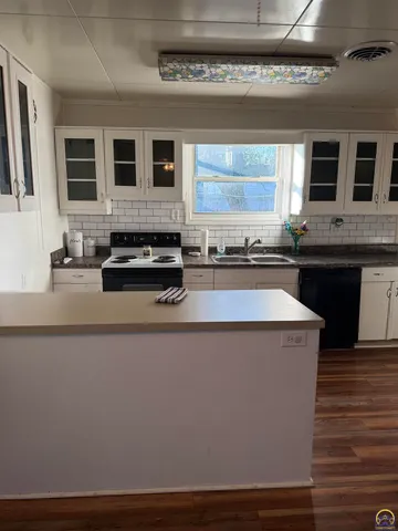 $120,000 | 3505 Southwest 10th Avenue, Topeka, KS 66604