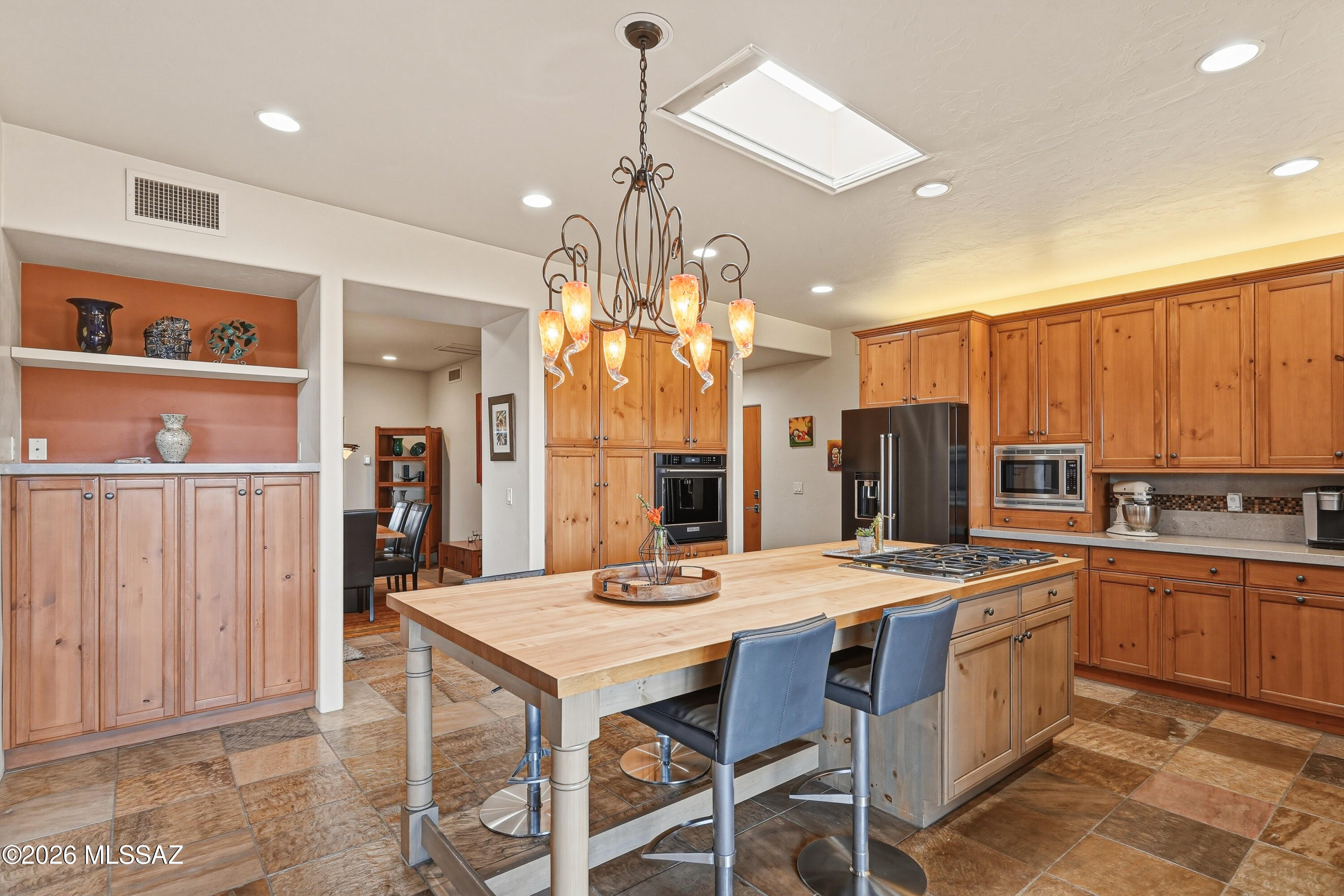 6060 North Abington Road Tucson, AZ 85743 - Photo 27 of 47 Generous cabinetry with pulls