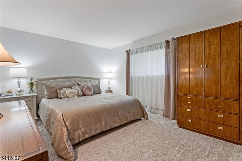 8 Alyson Drive Fairfield, NJ 07004 - Photo 12 of 34