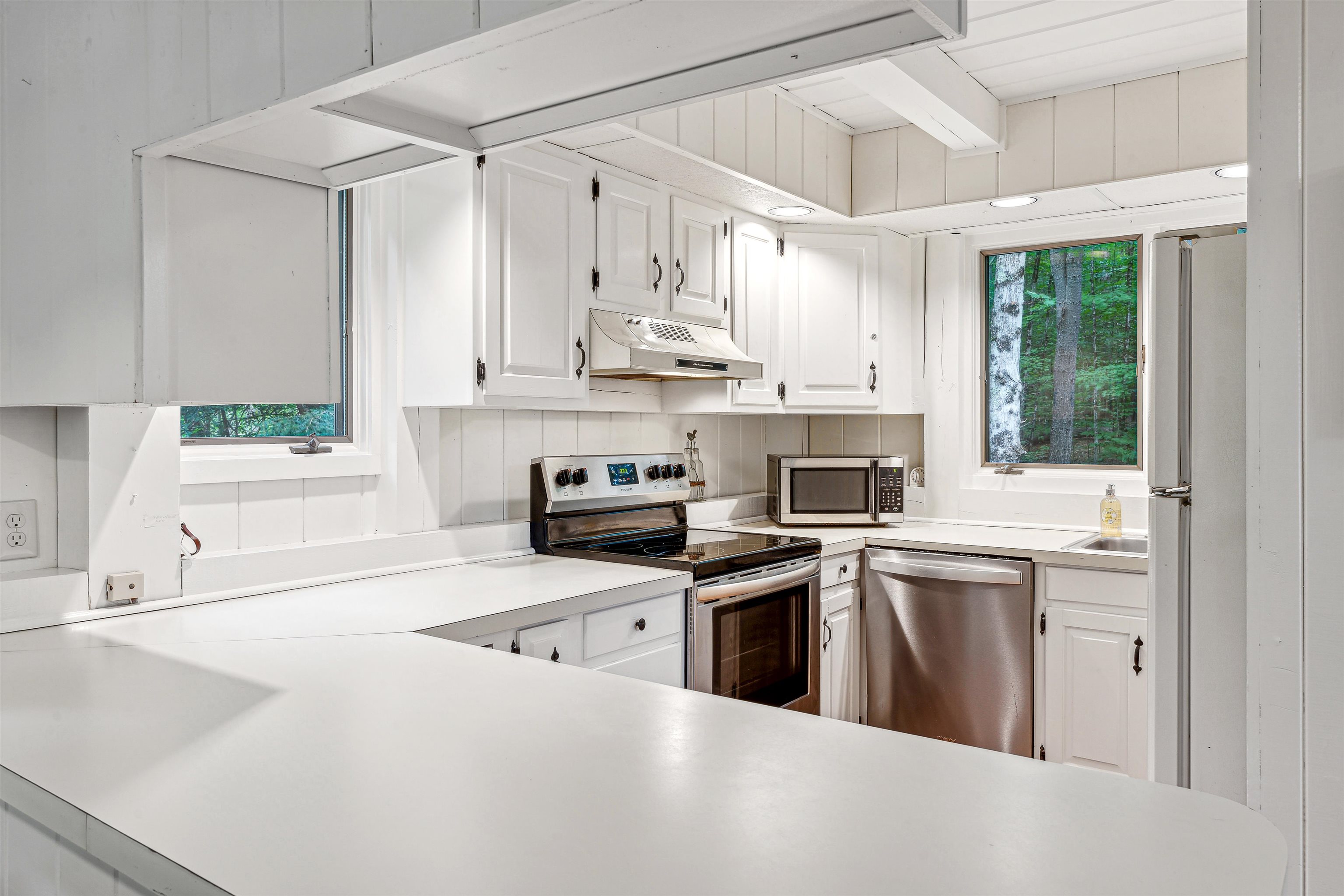 731 Wheelock Road Hartford, VT 05059 - Photo 4 of 36 Gallery Image 4