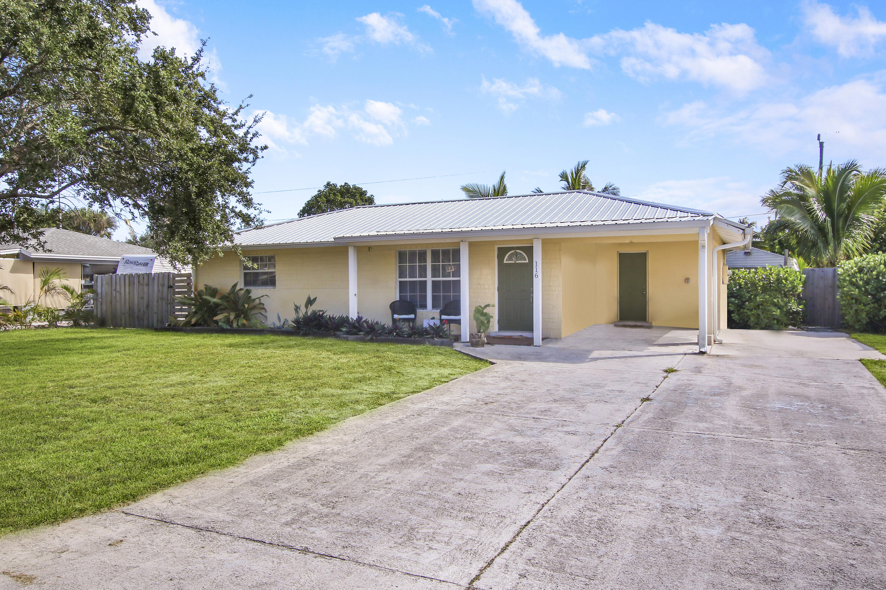 116 Pineview Road Jupiter, FL 33469 - Photo 3 of 27 House1-25