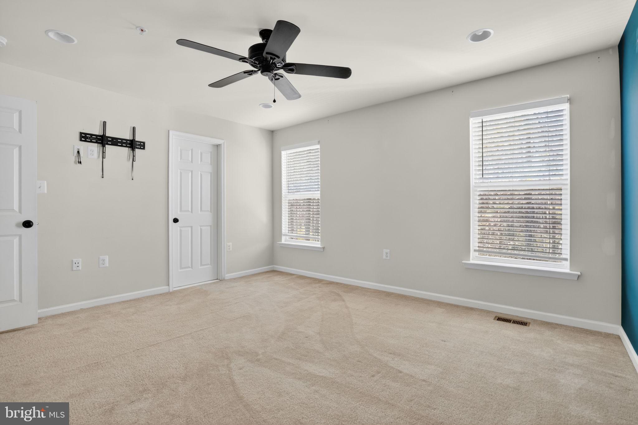 158 Intrepid Lane, Unit 92 Berlin, MD 21811 - Photo 21 of 37 a view of an empty room with a window