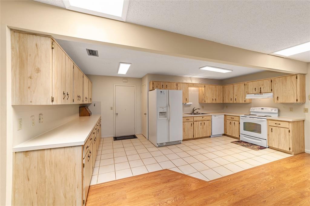 8704 Southwest 94 Lane, Unit G Ocala, FL 34481 - Photo 13 of 37