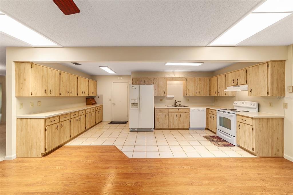 8704 Southwest 94 Lane, Unit G Ocala, FL 34481 - Photo 14 of 37