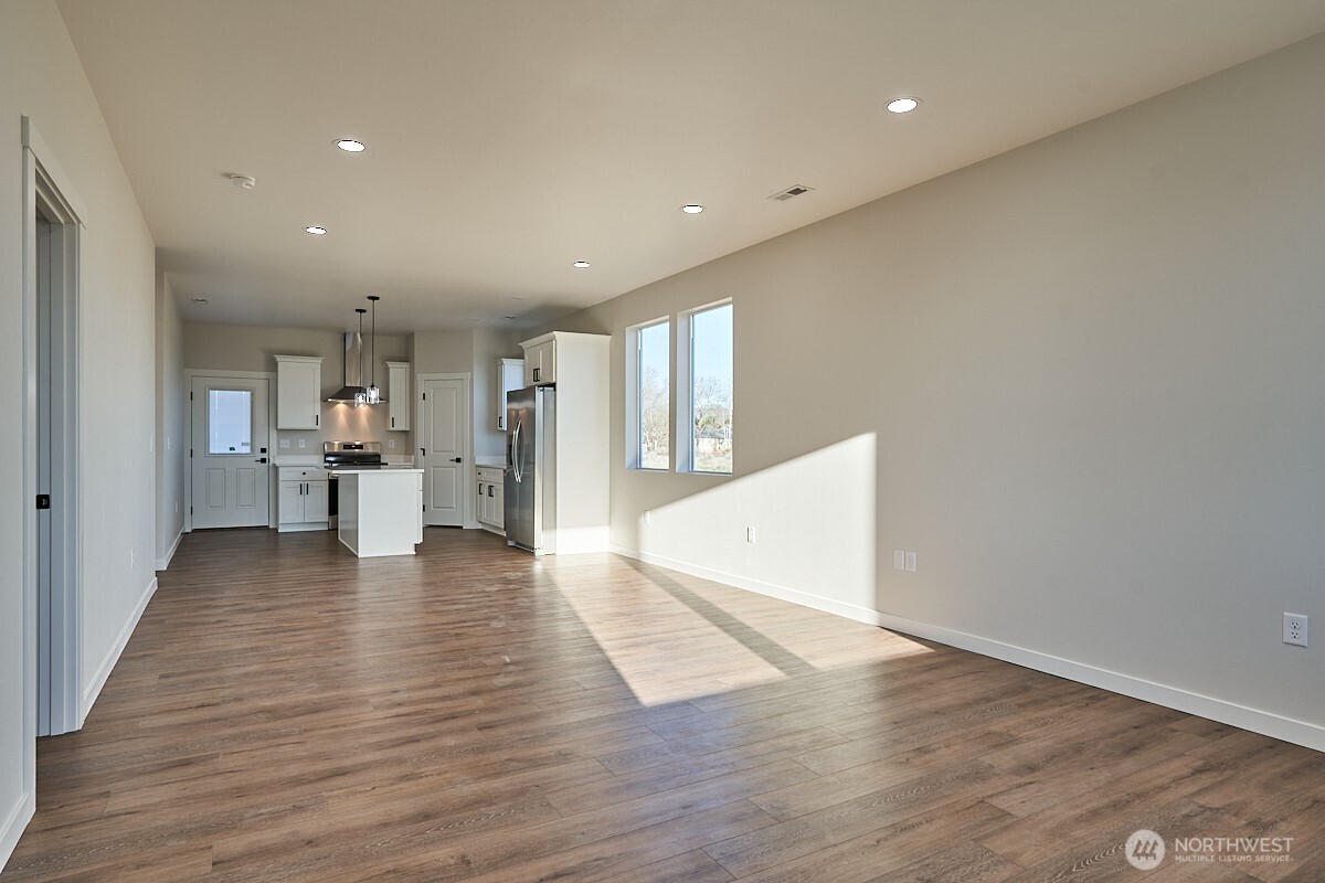 443 Partello Park Grand Coulee, WA 99133 - Photo 15 of 30 a view of a kitchen with wooden floor