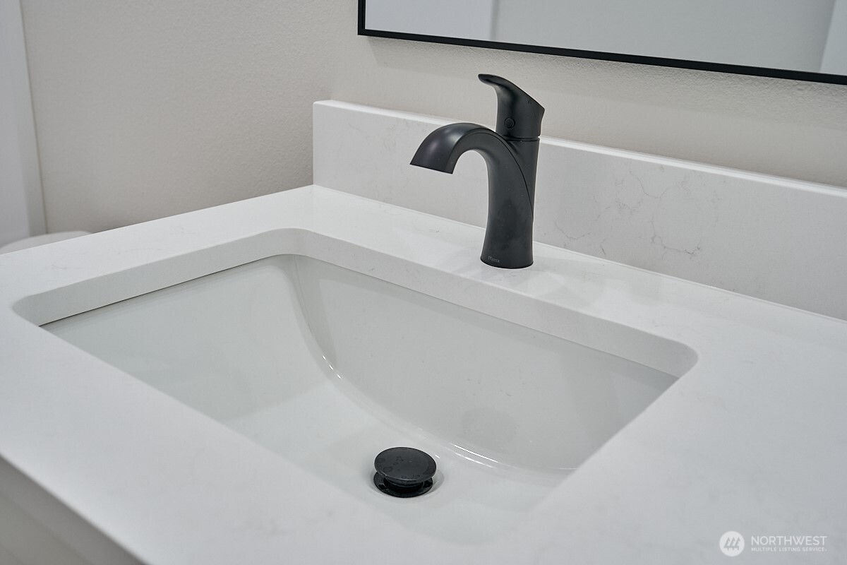 443 Partello Park Grand Coulee, WA 99133 - Photo 25 of 30 a close view of shower