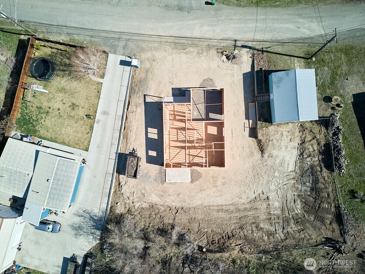 443 Partello Park Grand Coulee, WA 99133 - Photo 8 of 30 a view of walk in closet and bedroom