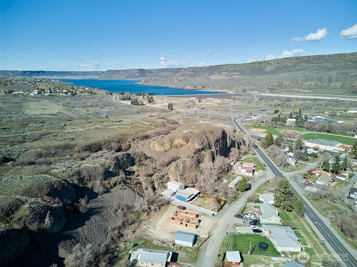 443 Partello Park Grand Coulee, WA 99133 - Photo 10 of 30 a view of an ocean and beach