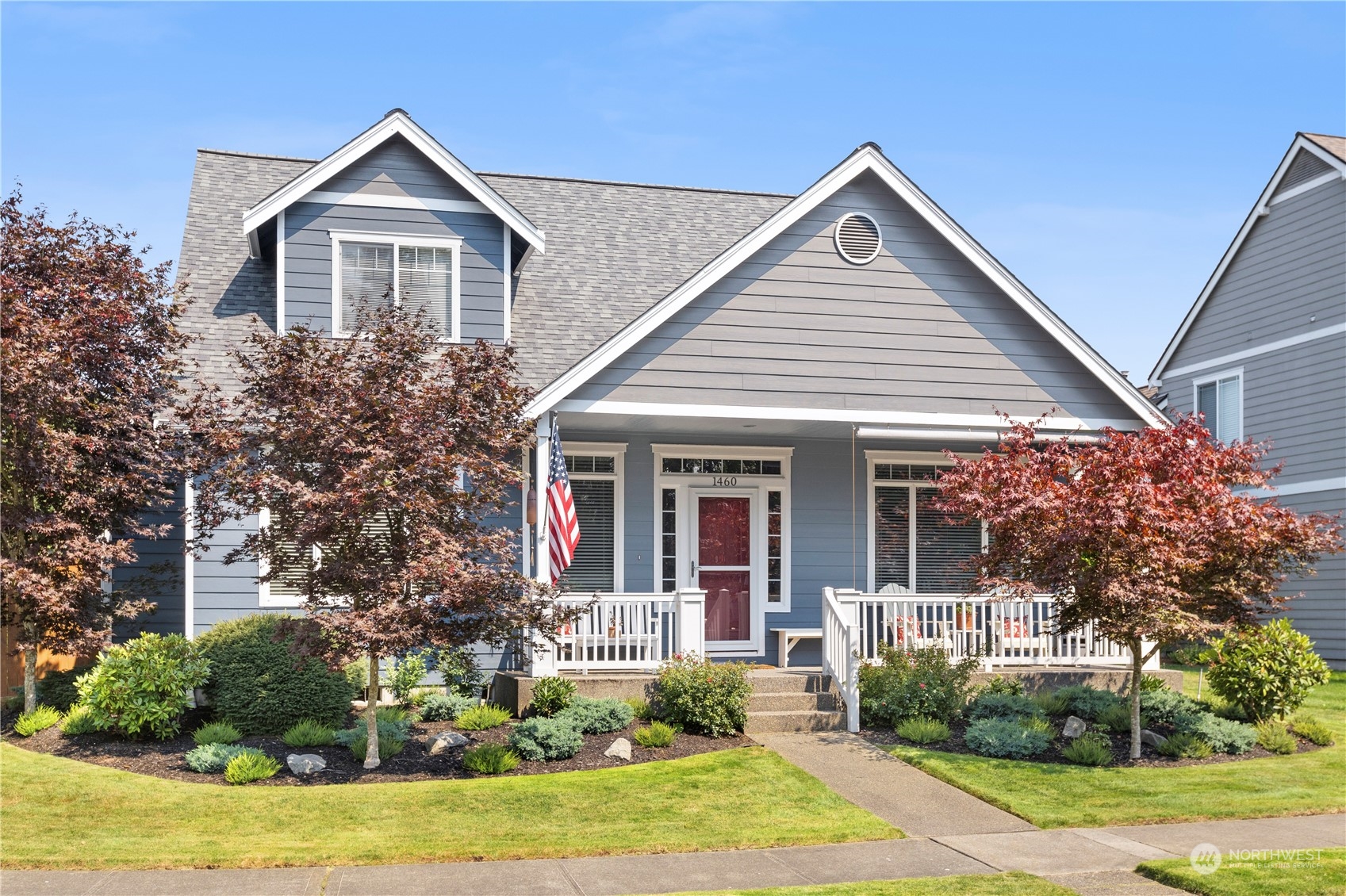1460 Latham Court DuPont, WA 98327 - Photo 2 of 40 a view of a yard in front of house