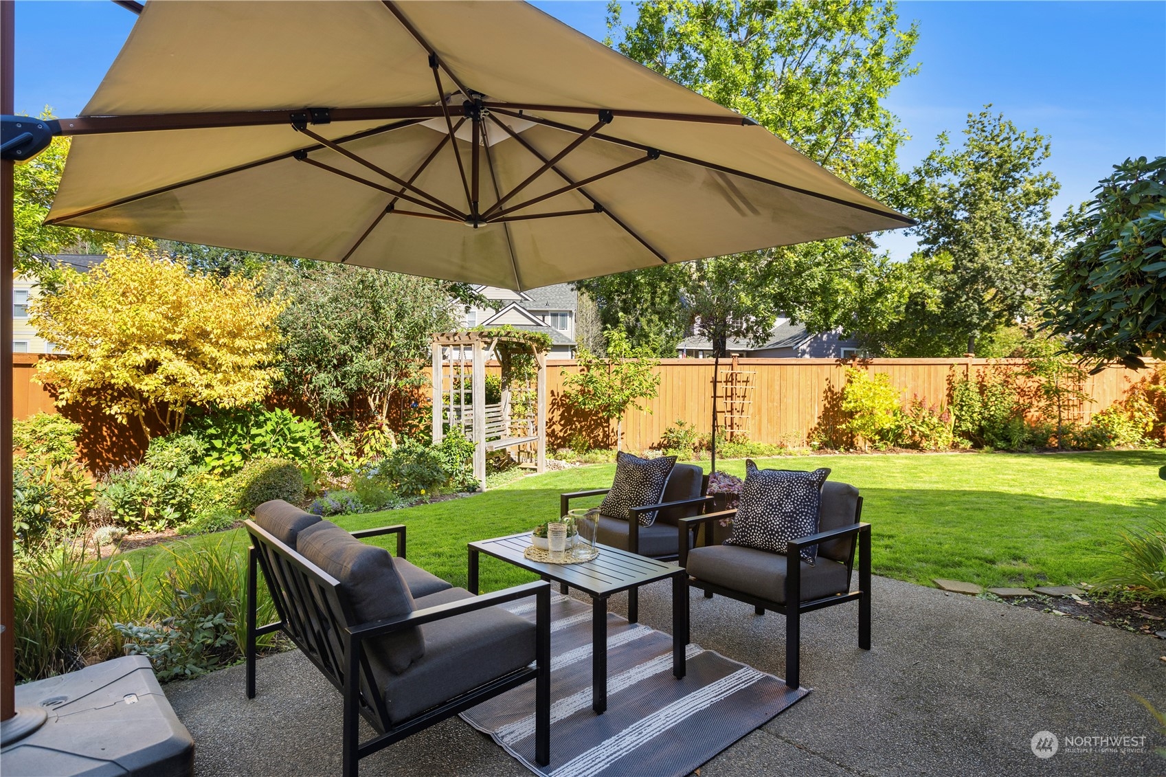 1460 Latham Court DuPont, WA 98327 - Photo 27 of 40 a backyard of a house with table and chairs