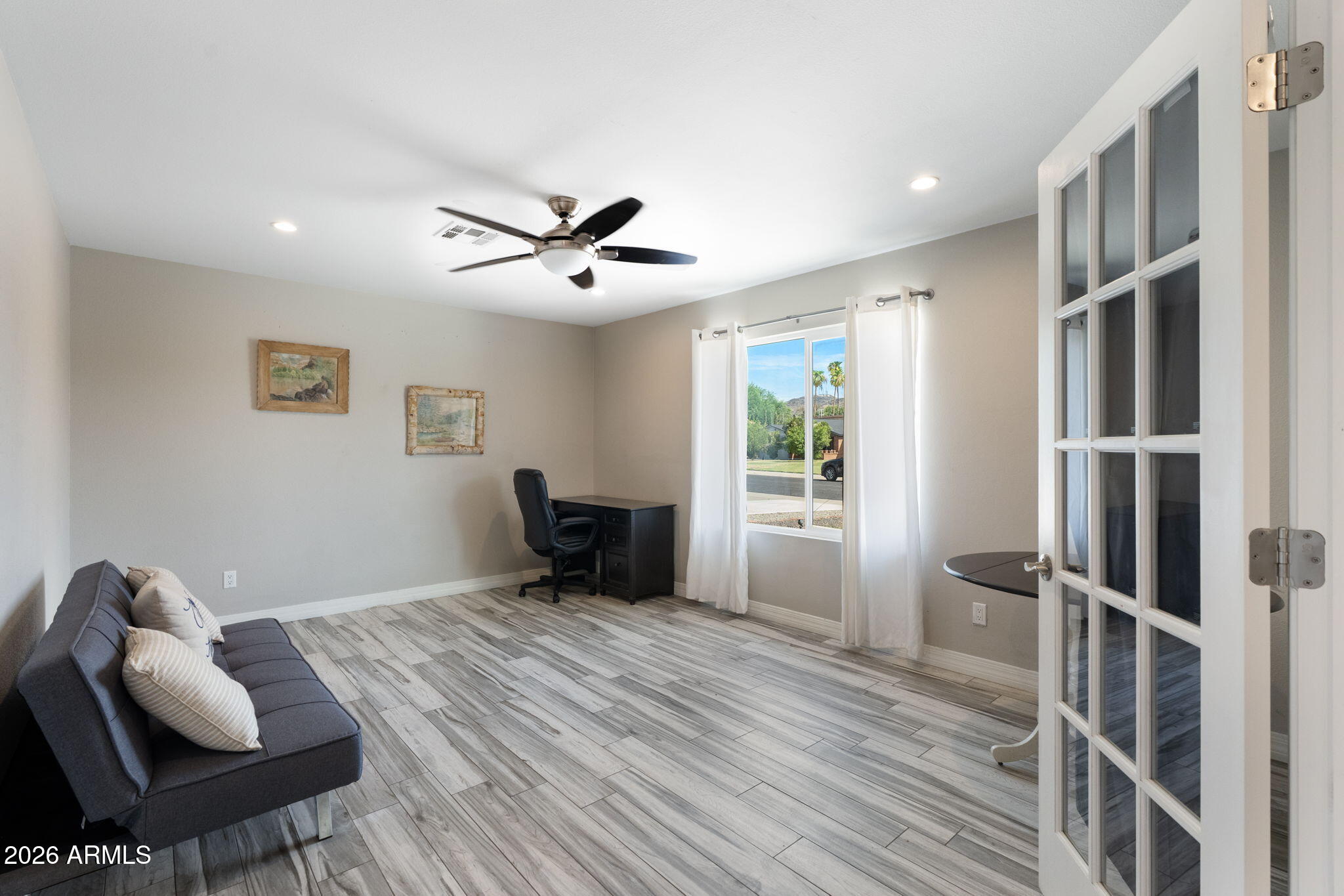 2418 West Calavar Road Phoenix, AZ 85023 - Photo 12 of 34 25-web-or-mls-DSC04943