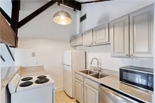 $1,400 | 623 Royal Street, Unit 4, New Orleans, LA 70130