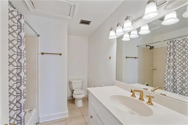 $1,400 | 623 Royal Street, Unit 4, New Orleans, LA 70130