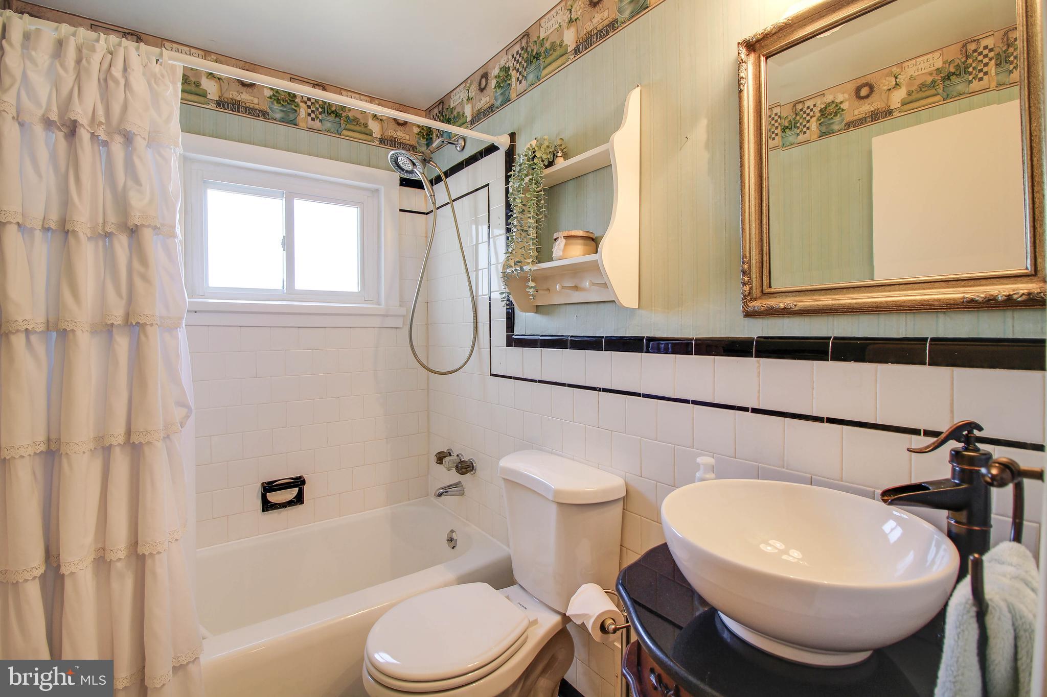 5638 Braxfield Road Halethorpe, MD 21227 - Photo 12 of 29 Full bath in nice shape