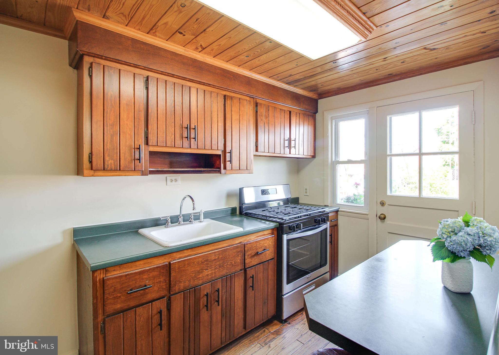5638 Braxfield Road Halethorpe, MD 21227 - Photo 4 of 29 Retro solid wood cabinets