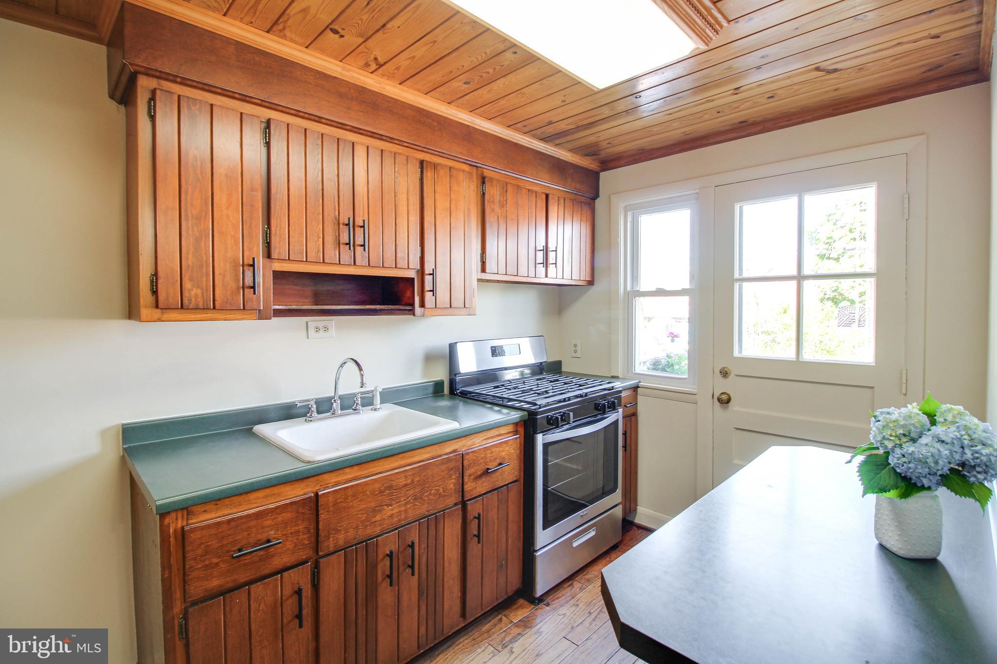 5638 Braxfield Road Halethorpe, MD 21227 - Photo 6 of 29 Nice bright light
