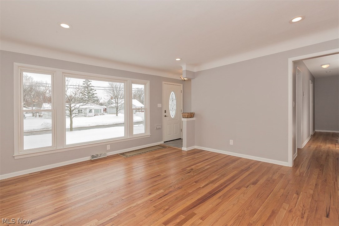 6509 Longridge Road Cleveland, OH 44124 - Photo 3 of 35