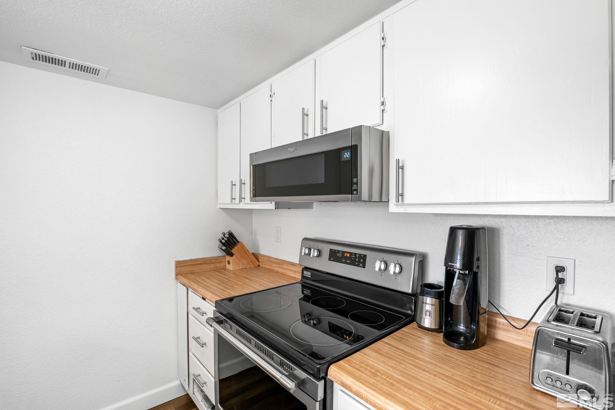 13968 Lear Boulevard Reno, NV 89506 - Photo 10 of 39 a kitchen with a stove and a microwave