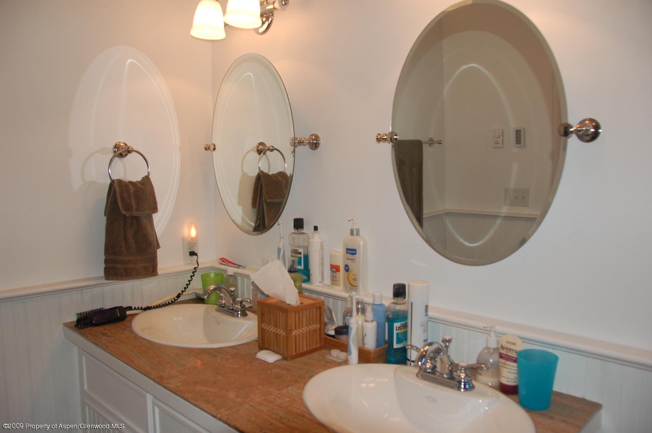 289 7 Oaks Road Carbondale, CO 81623 - Photo 10 of 22 Master Bathroom