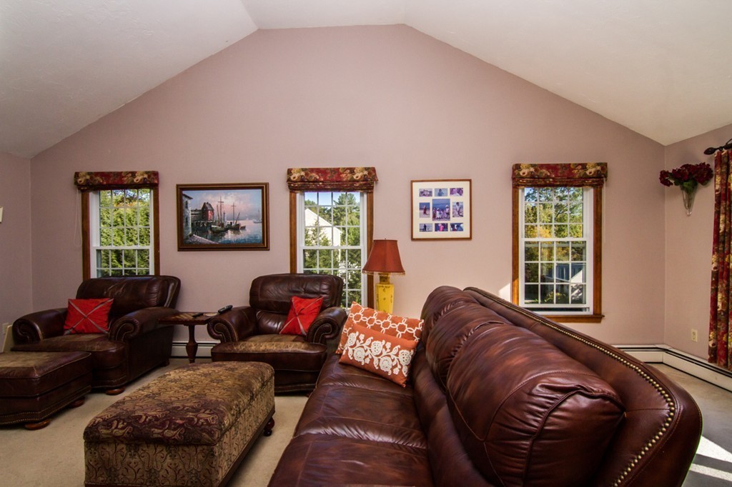 11 Richard Road Hopedale, MA 01747 - Photo 4 of 30 Gallery Image 4