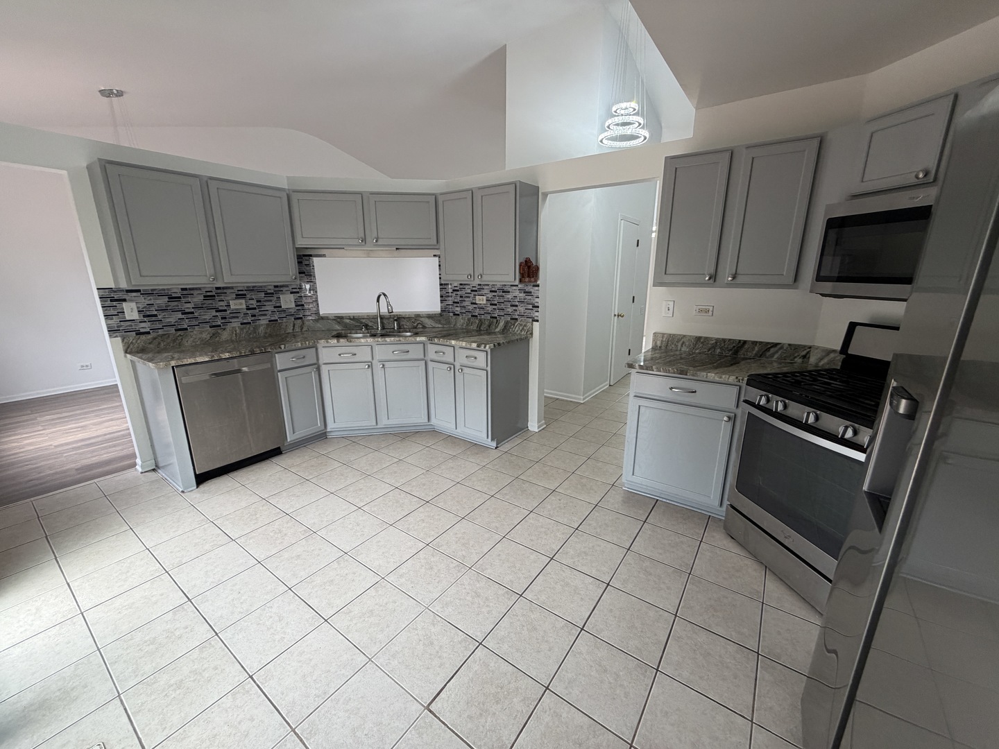 2354 Nantucket Lane Elgin, IL 60123 - Photo 10 of 46