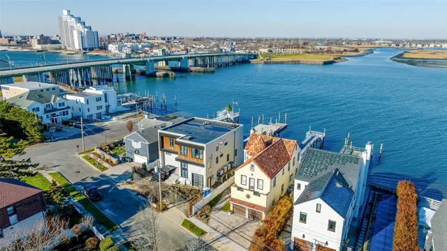 $3,470,000 | 2004 Bay Boulevard, Atlantic Beach, NY 11509