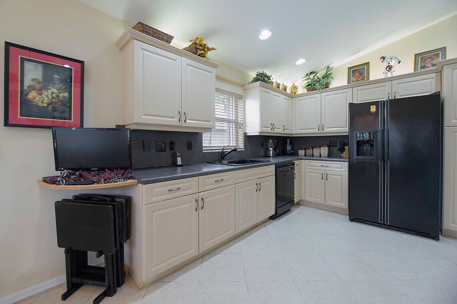 6854 Rienzo Street Lake Worth, FL 33467 - Photo 13 of 35 23_6854_Rienzo_St23_mls