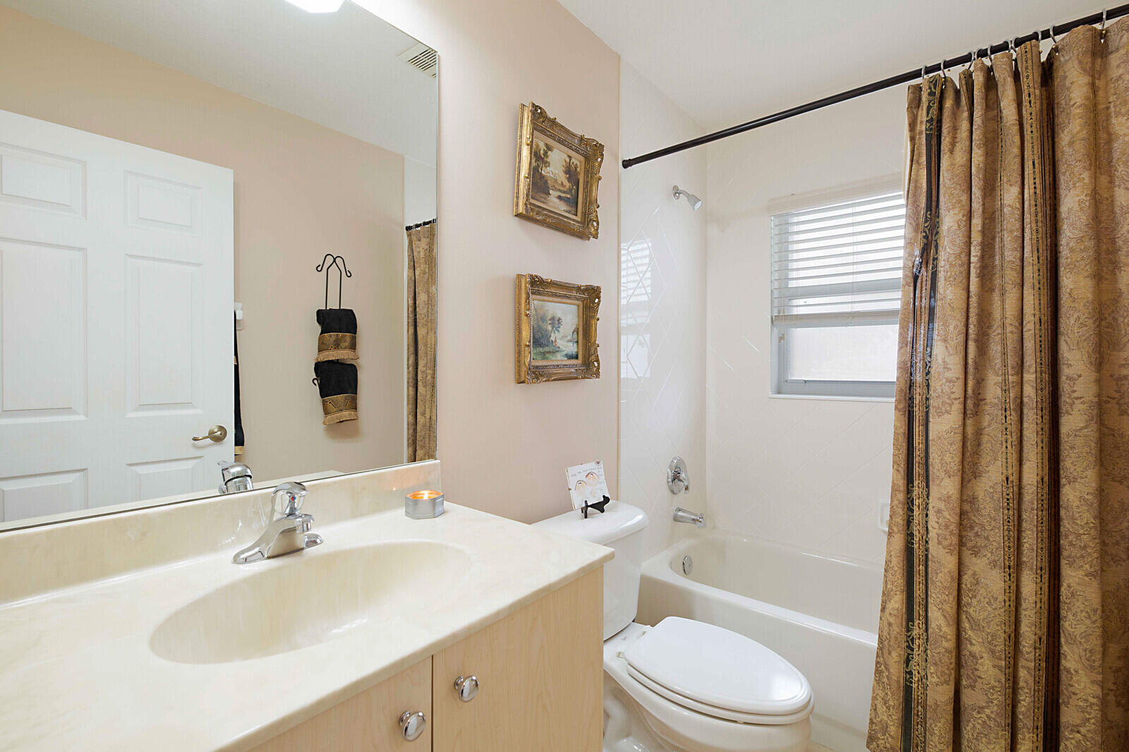 6854 Rienzo Street Lake Worth, FL 33467 - Photo 7 of 35 36_6854_Rienzo_St36_mls