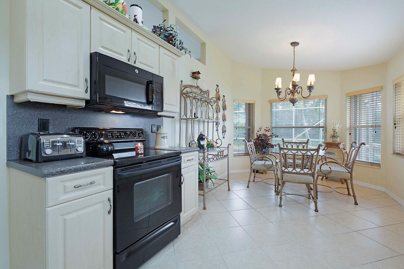 6854 Rienzo Street Lake Worth, FL 33467 - Photo 10 of 35 27_6854_Rienzo_St27_mls