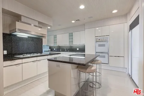 $3,695,000 | 10380 Wilshire Boulevard, Unit 1703, Los Angeles, CA 90024