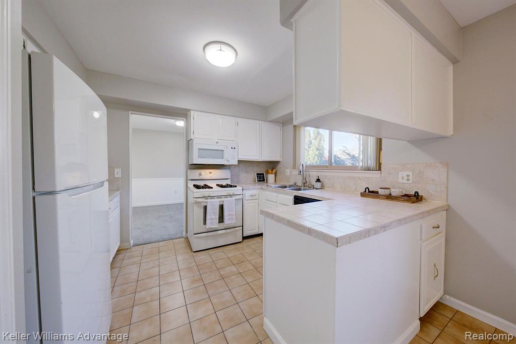 22364 Mill Road Novi, MI 48375 - Photo 5 of 61