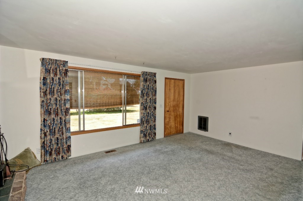 8409 200th Street Southwest Edmonds, WA 98026 - Photo 3 of 20