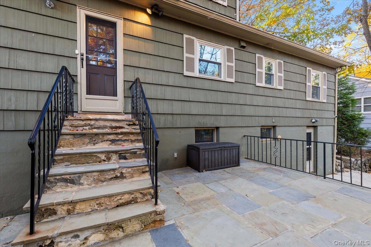 196 Old Army Road Scarsdale, NY 10583 - Photo 11 of 14 Easy access to kitchen / dining / living room