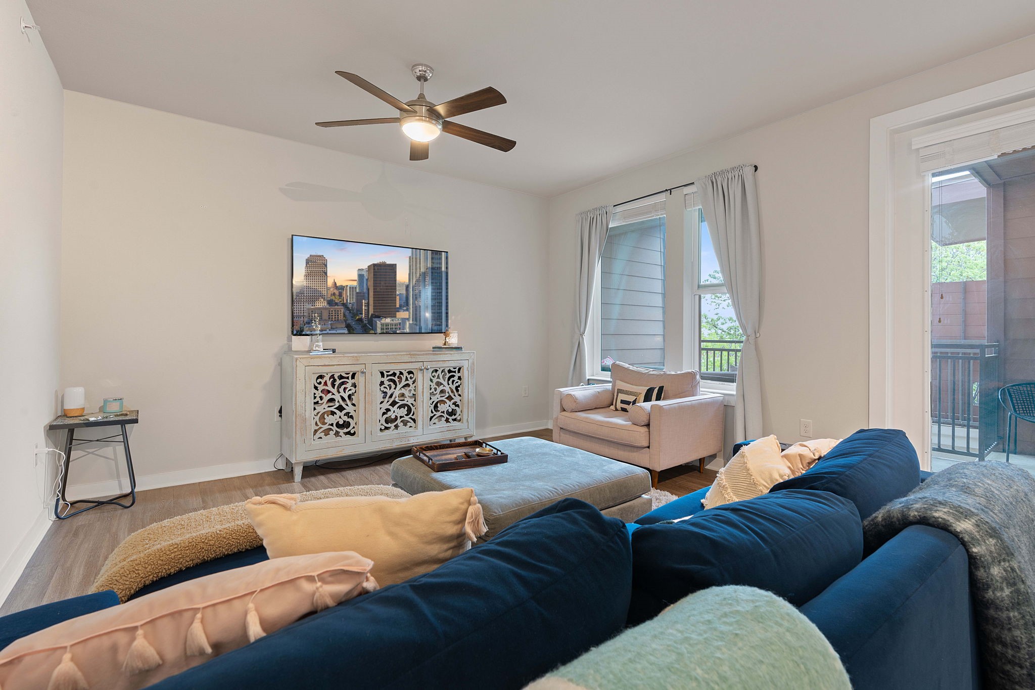 1900 Barton Springs Road, Unit 5031 Austin, TX 78704 - Photo 7 of 40 living room