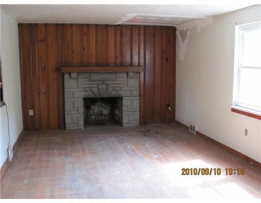 844 Pierson Run Road Plum, PA 15239 - Photo 5 of 10 Living Room.