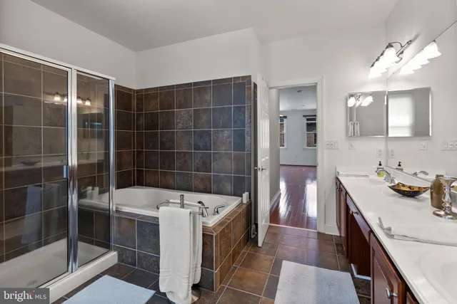 $565,000 | 1254 Harbor Island Walk, Baltimore, MD 21230