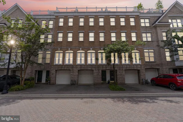 $565,000 | 1254 Harbor Island Walk, Baltimore, MD 21230