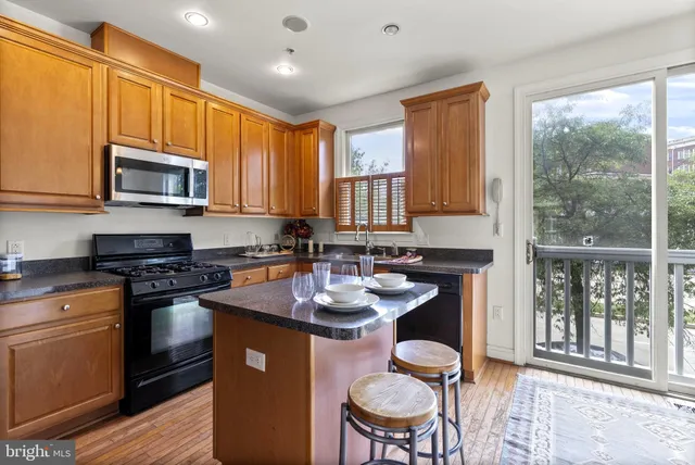 $565,000 | 1254 Harbor Island Walk, Baltimore, MD 21230