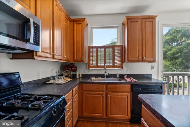 $565,000 | 1254 Harbor Island Walk, Baltimore, MD 21230