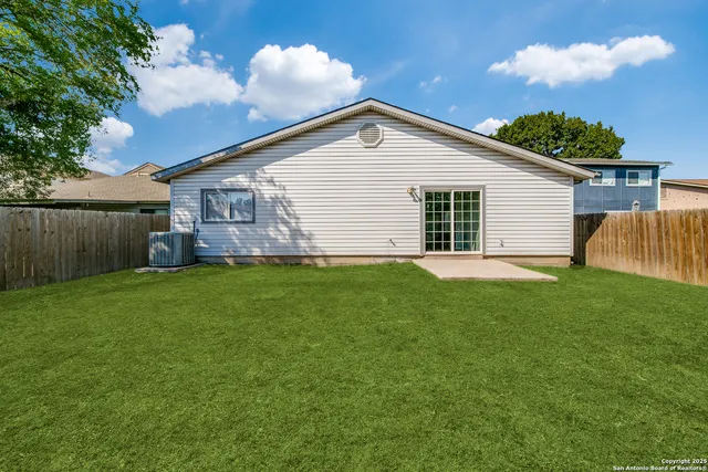 $1,750 | 8010 Chestnut Barr Drive, Converse, TX 78109