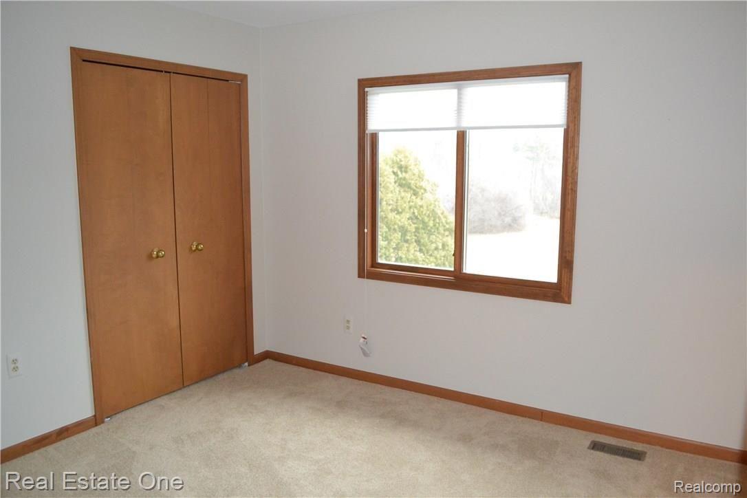 30992 Country Ridge Circle Farmington, MI 48331 - Photo 32 of 40 33.jpg