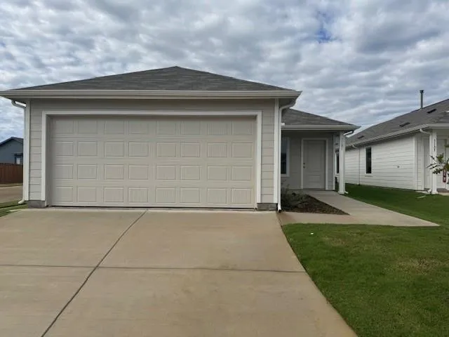 $1,895 | 3101 Burmese Street, Providence Village, TX 76227